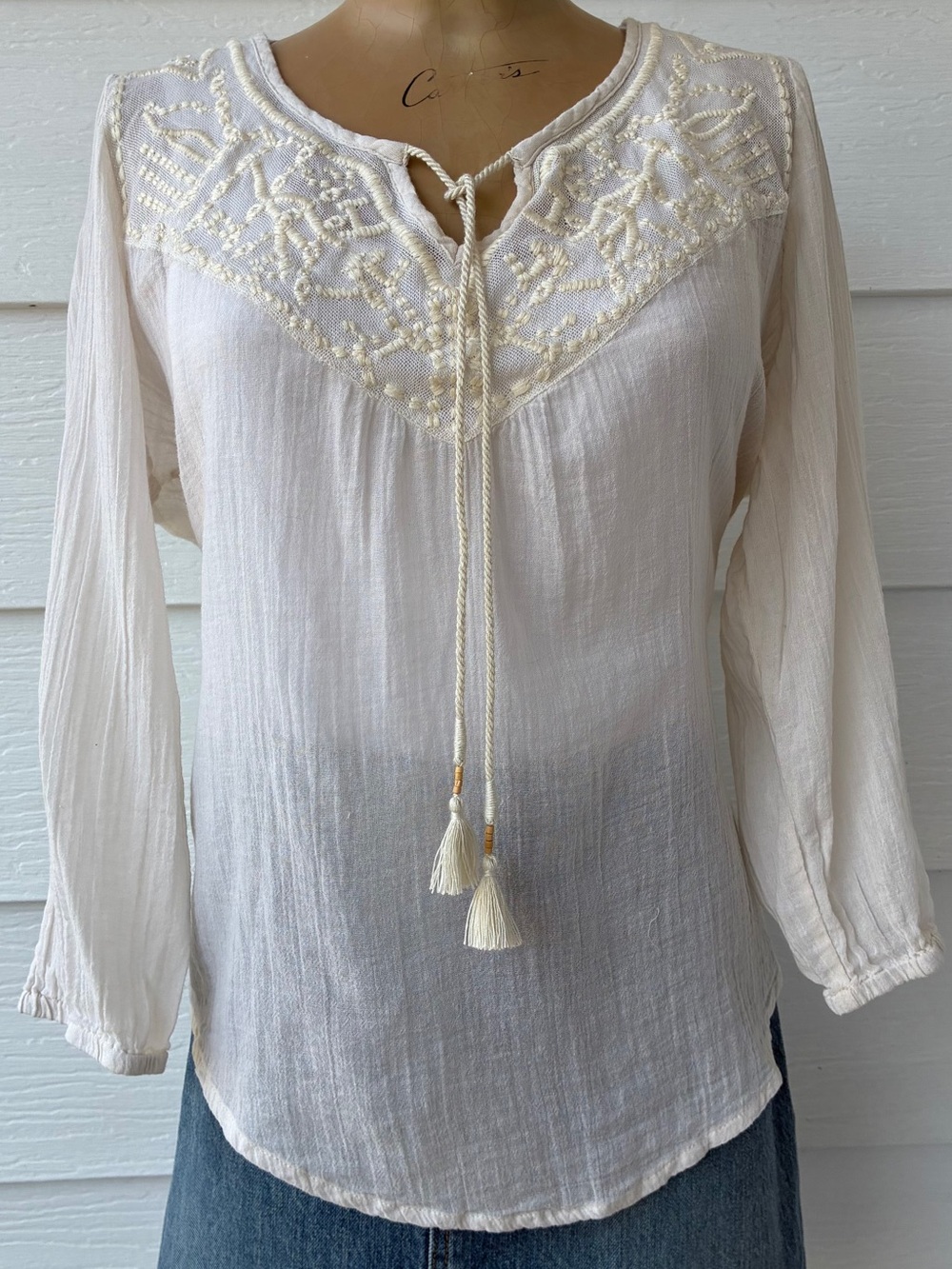 Maurice’s creamy White Cotton Boho Woven Blouse pretty Embroidered V-Neck Large